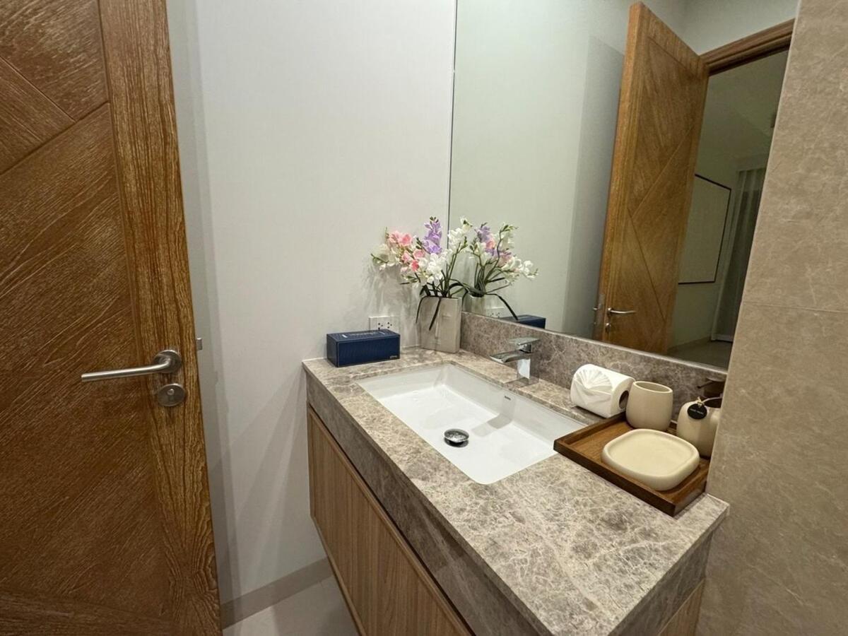 Mandarin Villa, Naithon Beach, Villa